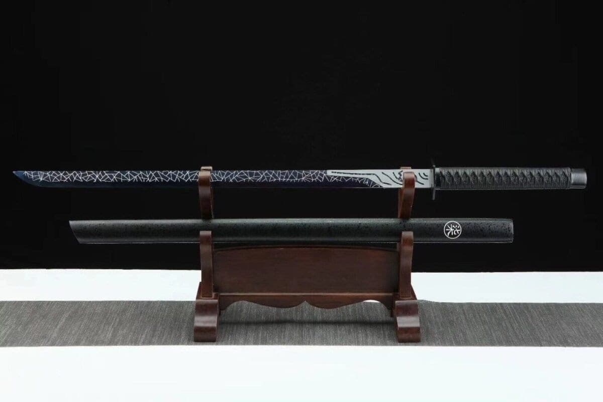 Espada de hoja recta negra