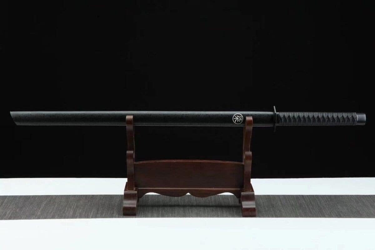 Espada de hoja recta negra