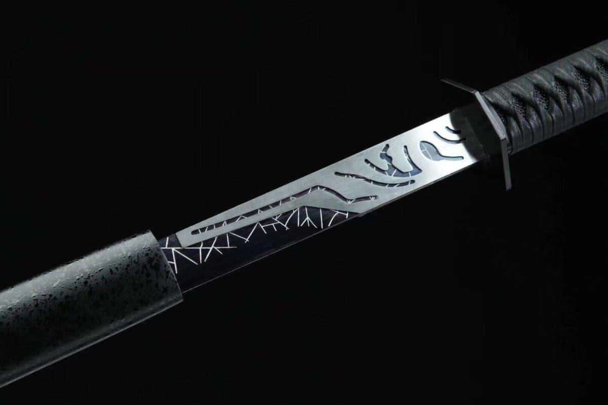 Espada de hoja recta negra