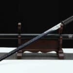 Espada de hoja recta negra