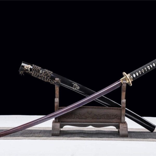 Katana con hoja morada