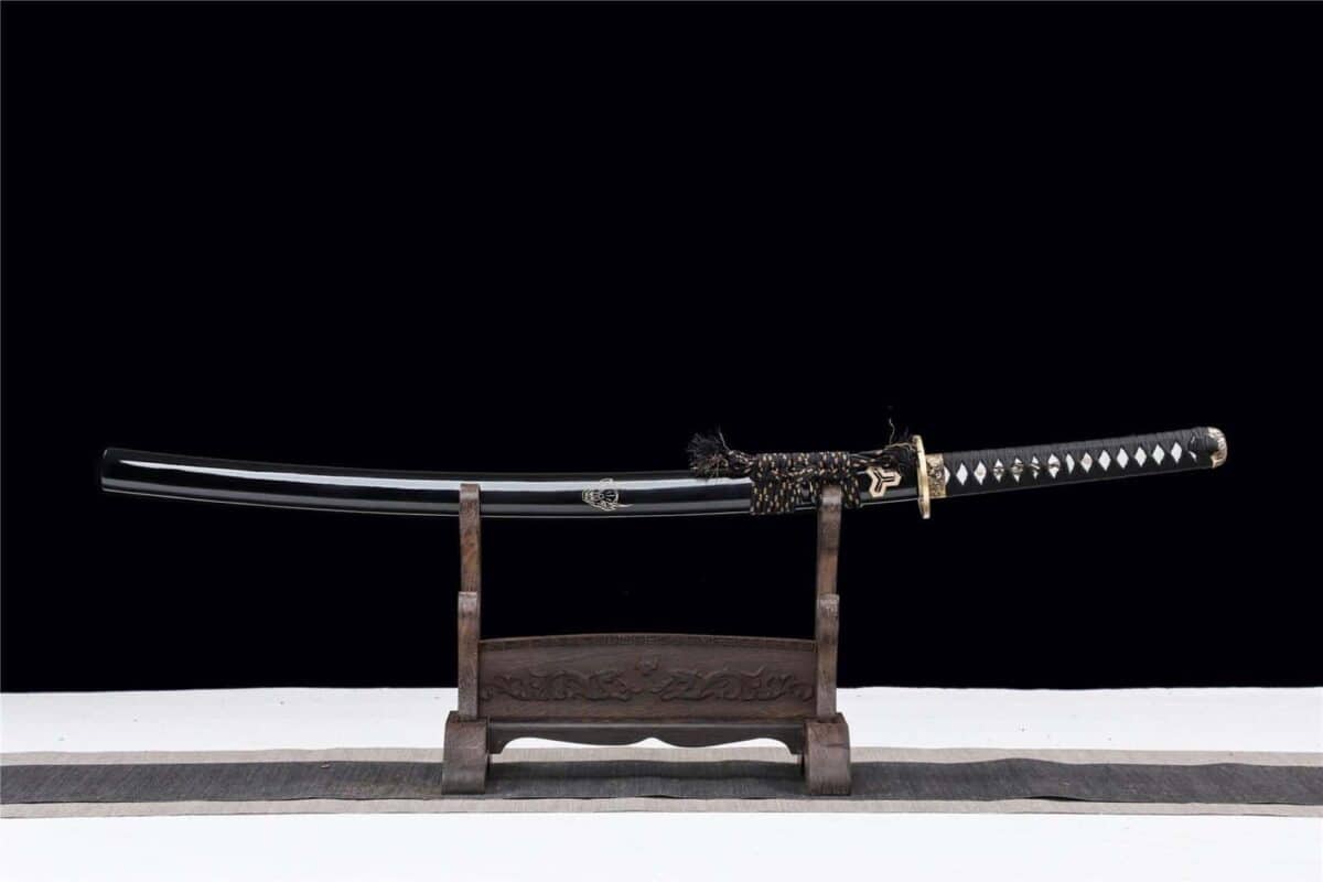 Katana con hoja morada