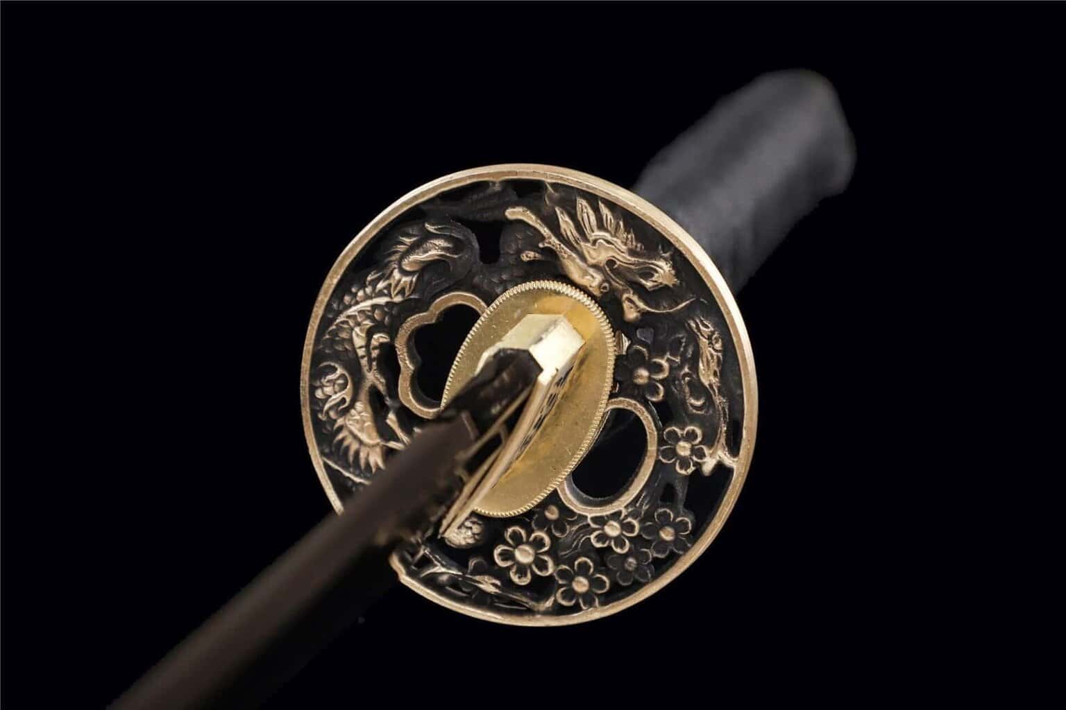 Katana con hoja morada