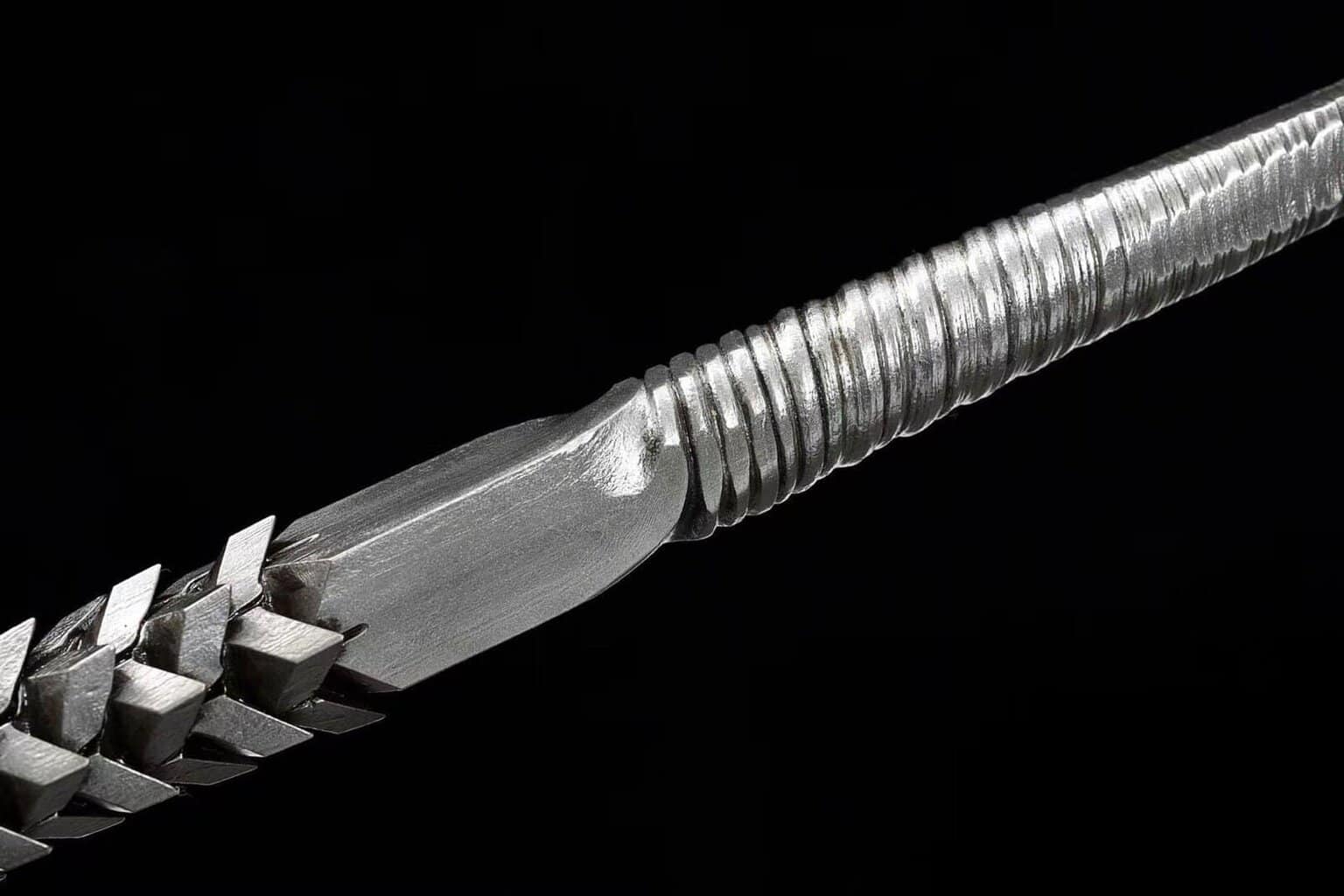 Maza de dragón de acero doblada