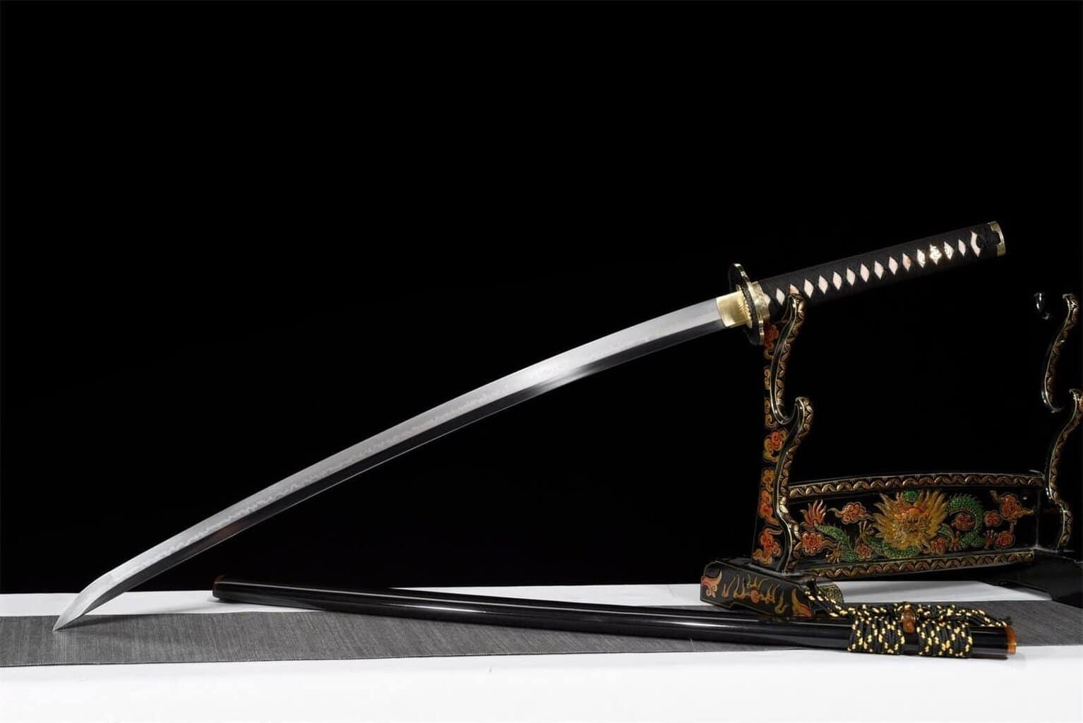 Espada Japonesa Blanca y Negra, Acero T10