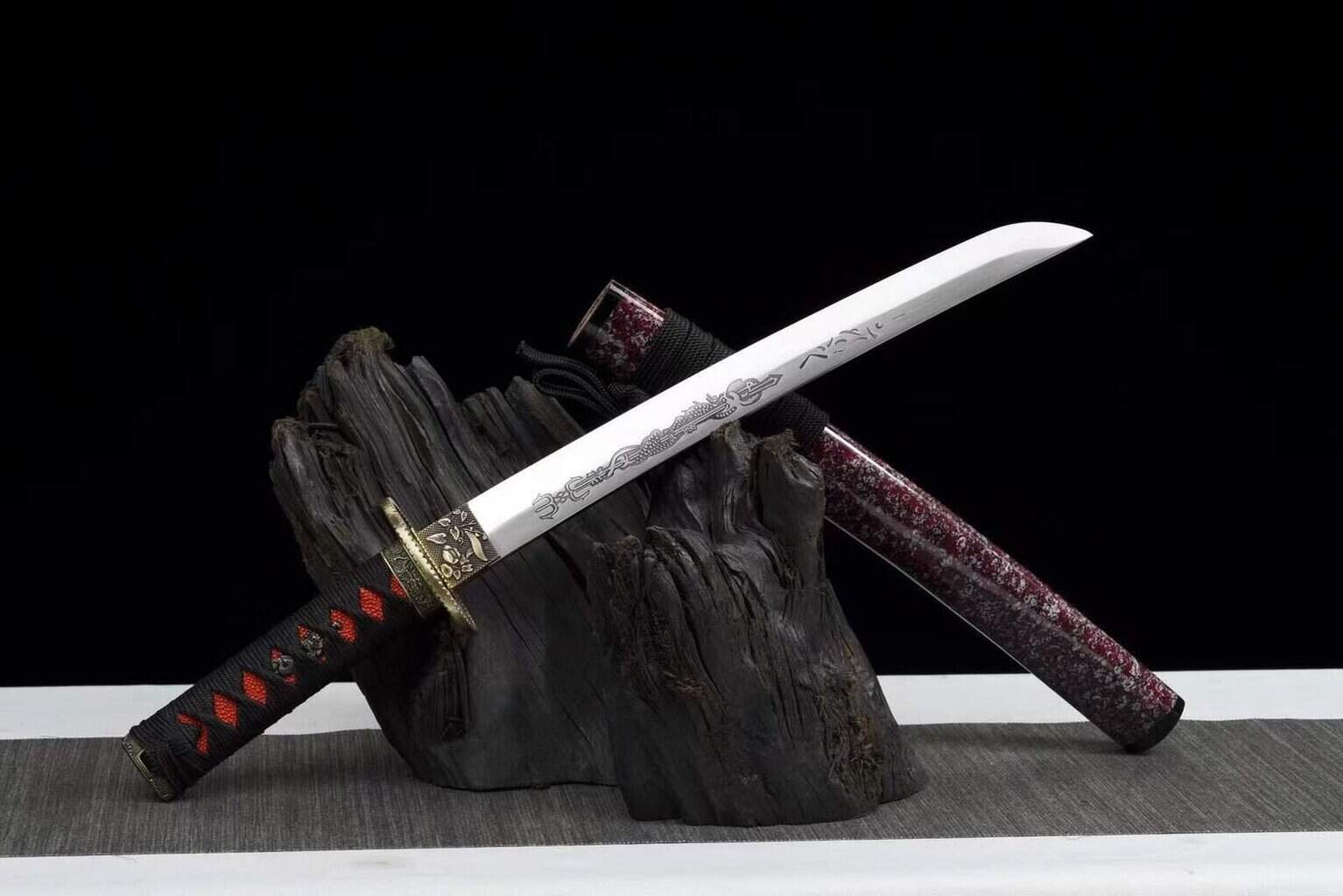 Tanto Rojo Y Wakizashi